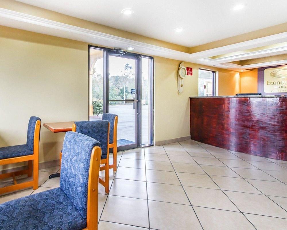 Econo Lodge Inn & Suites Evergreen Buitenkant foto
