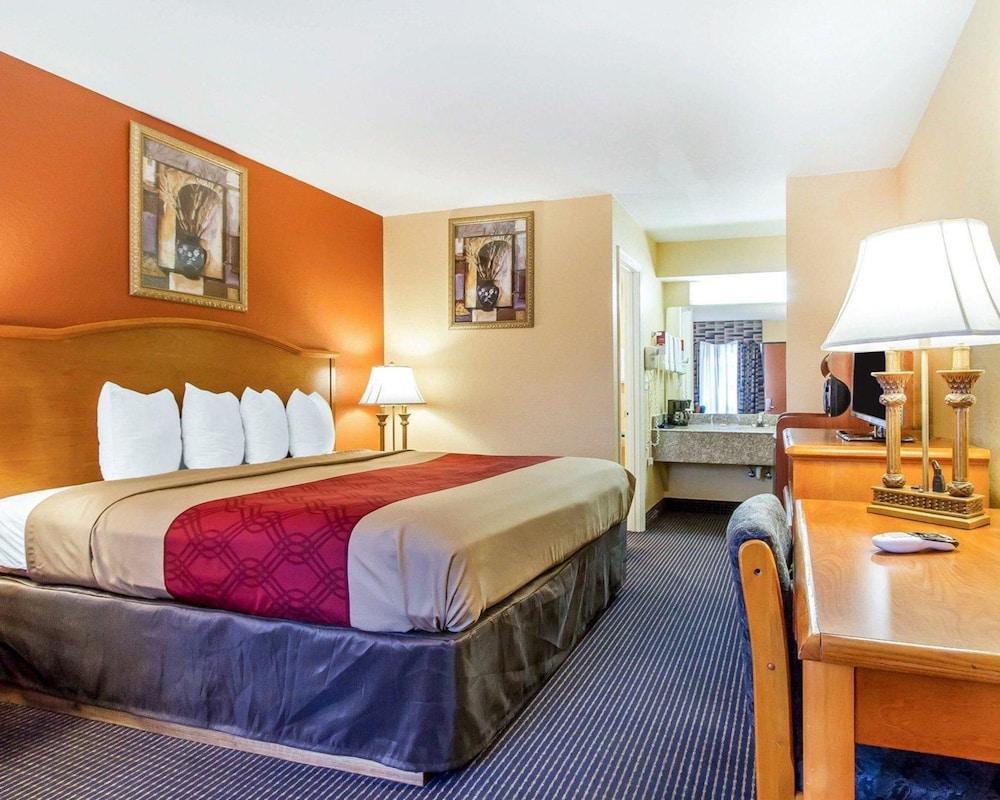 Econo Lodge Inn & Suites Evergreen Buitenkant foto