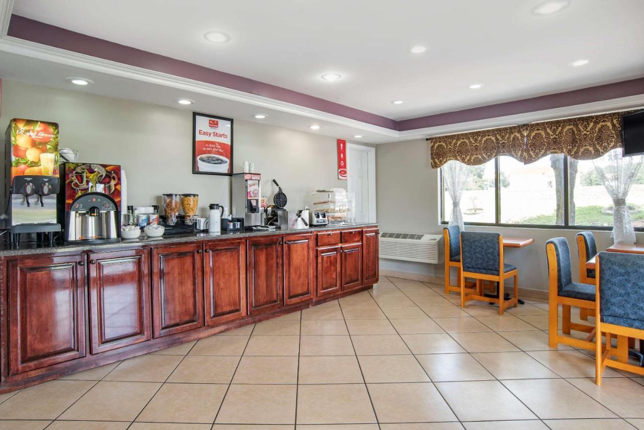 Econo Lodge Inn & Suites Evergreen Buitenkant foto