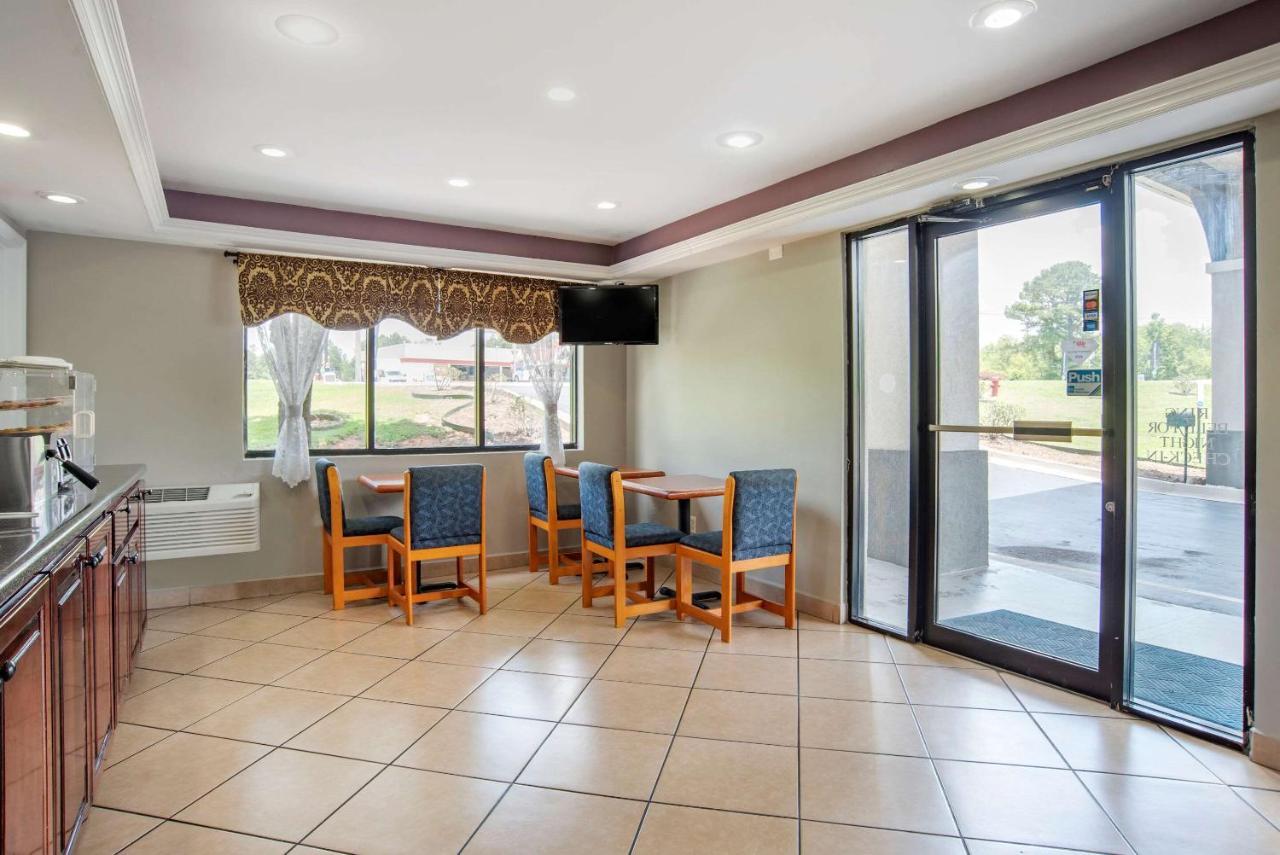 Econo Lodge Inn & Suites Evergreen Buitenkant foto