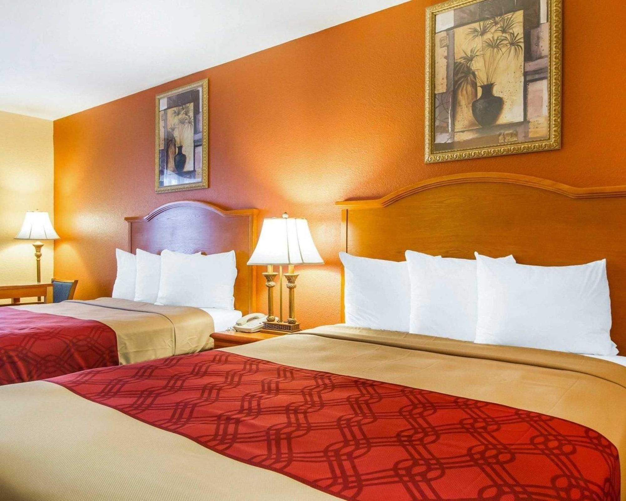 Econo Lodge Inn & Suites Evergreen Buitenkant foto