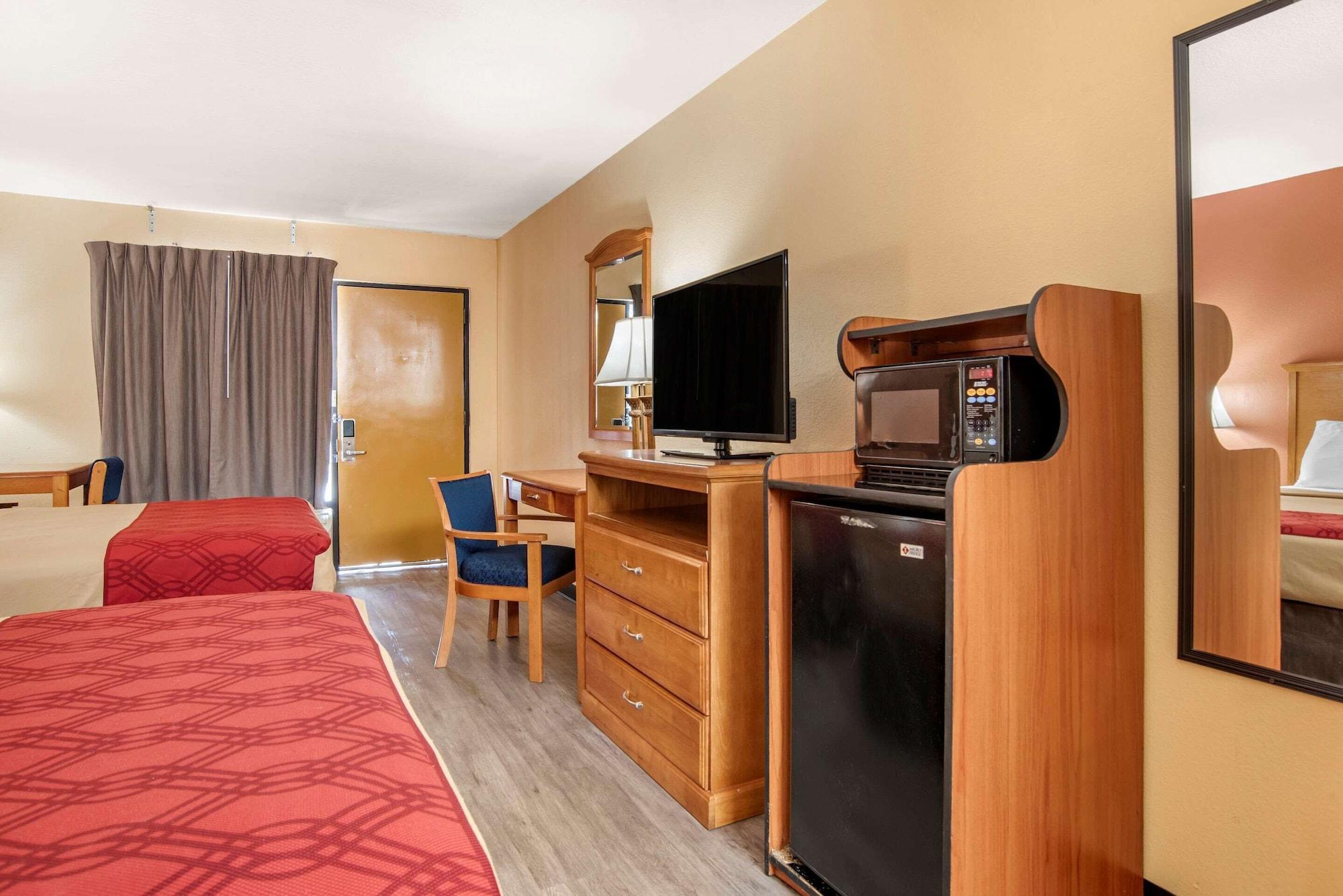 Econo Lodge Inn & Suites Evergreen Buitenkant foto