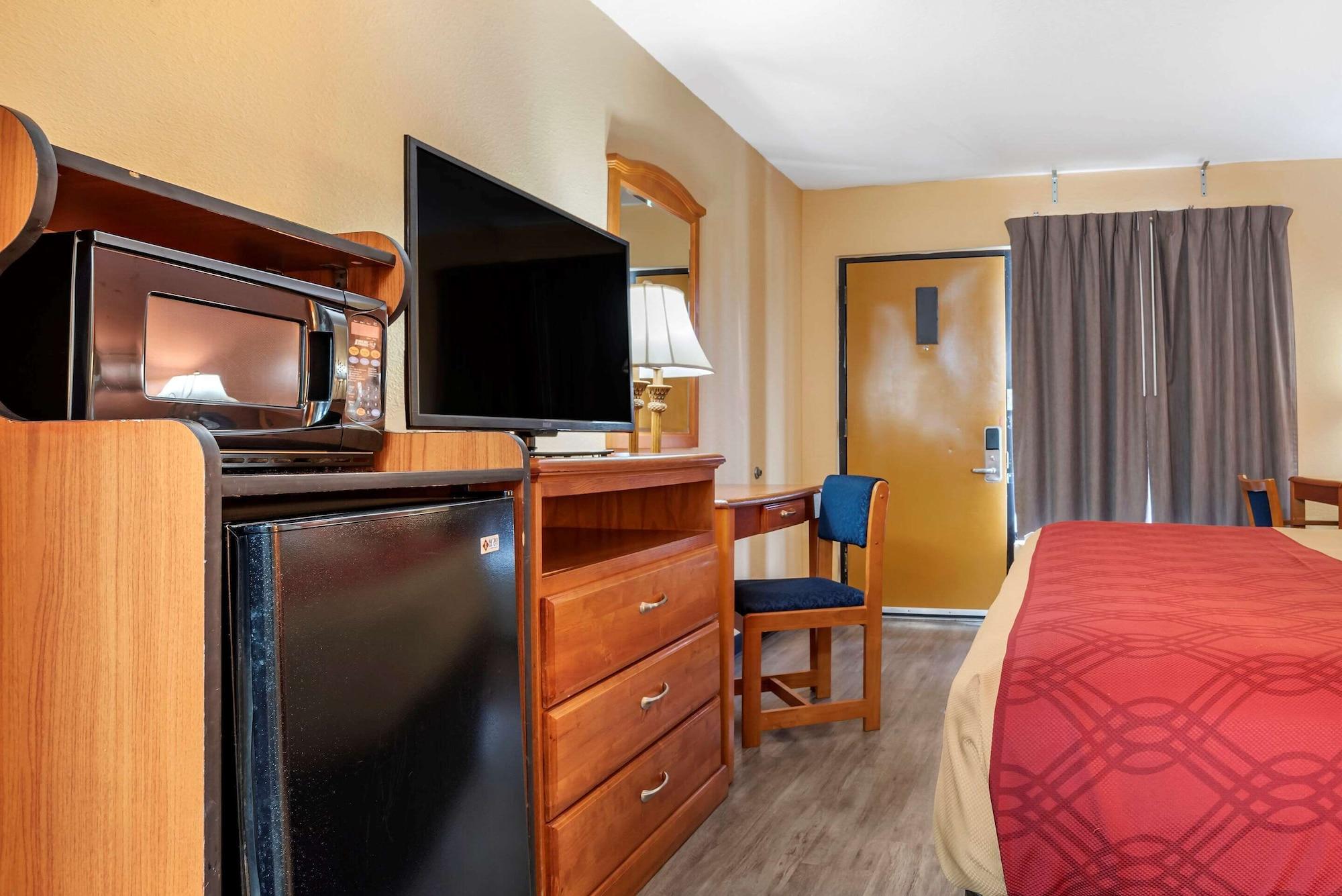 Econo Lodge Inn & Suites Evergreen Buitenkant foto