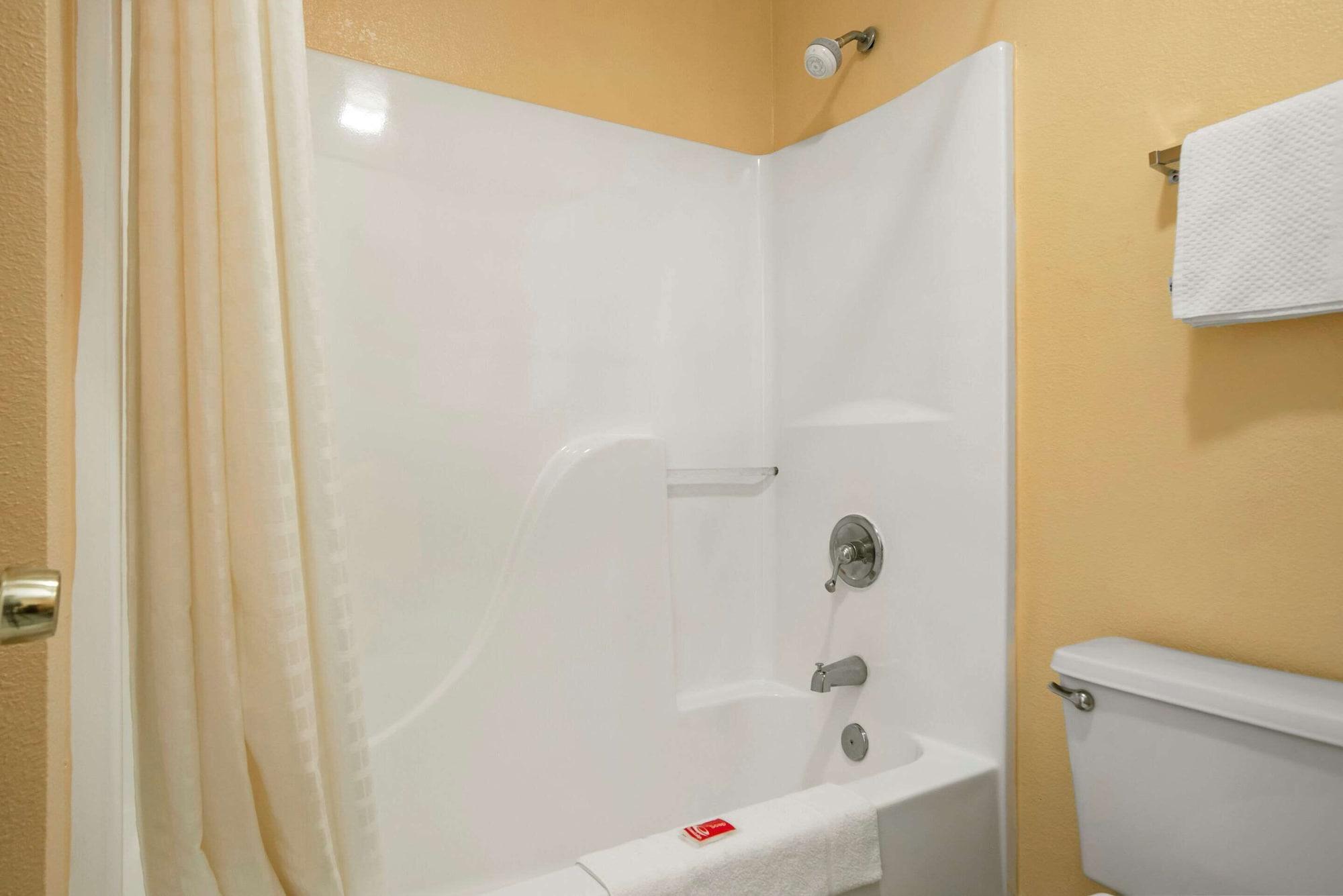 Econo Lodge Inn & Suites Evergreen Buitenkant foto