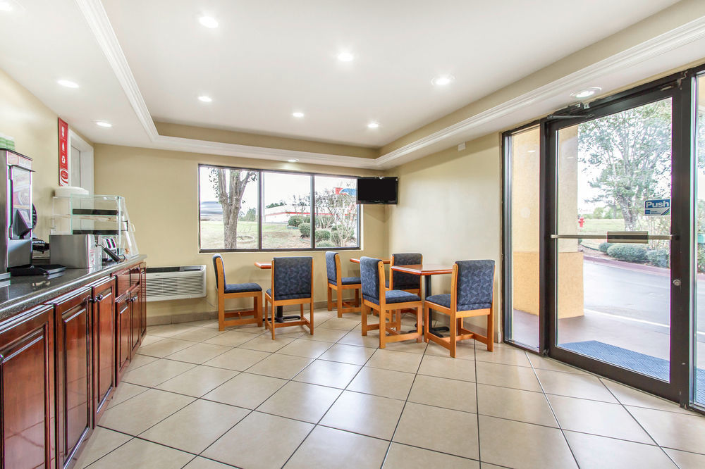 Econo Lodge Inn & Suites Evergreen Buitenkant foto