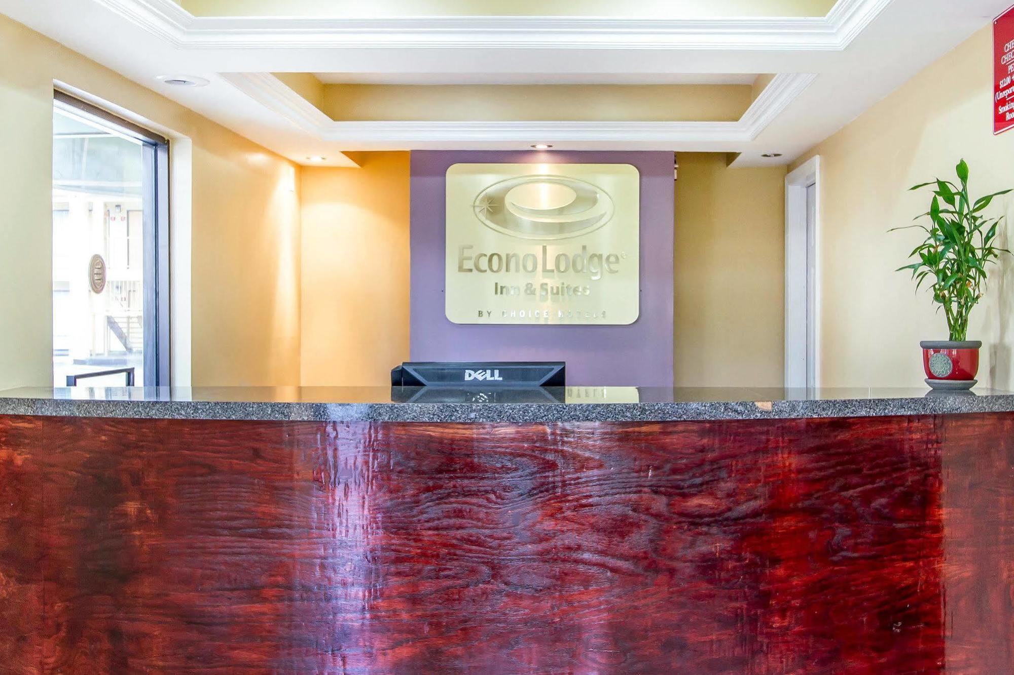 Econo Lodge Inn & Suites Evergreen Buitenkant foto