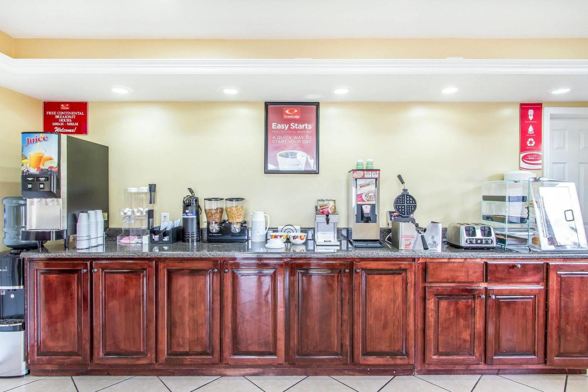 Econo Lodge Inn & Suites Evergreen Buitenkant foto
