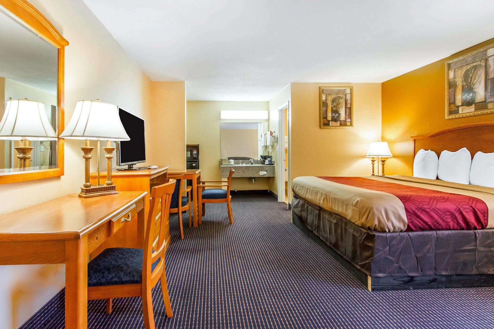 Econo Lodge Inn & Suites Evergreen Buitenkant foto