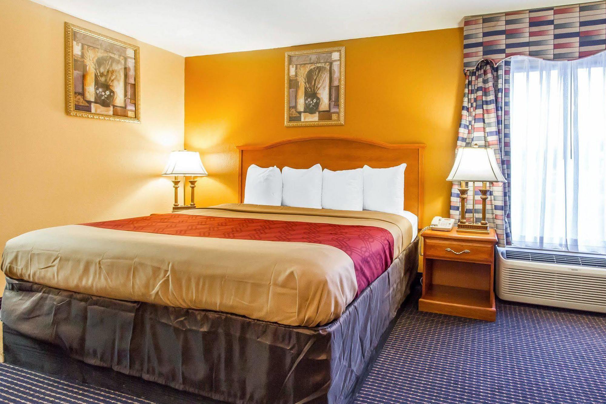Econo Lodge Inn & Suites Evergreen Buitenkant foto