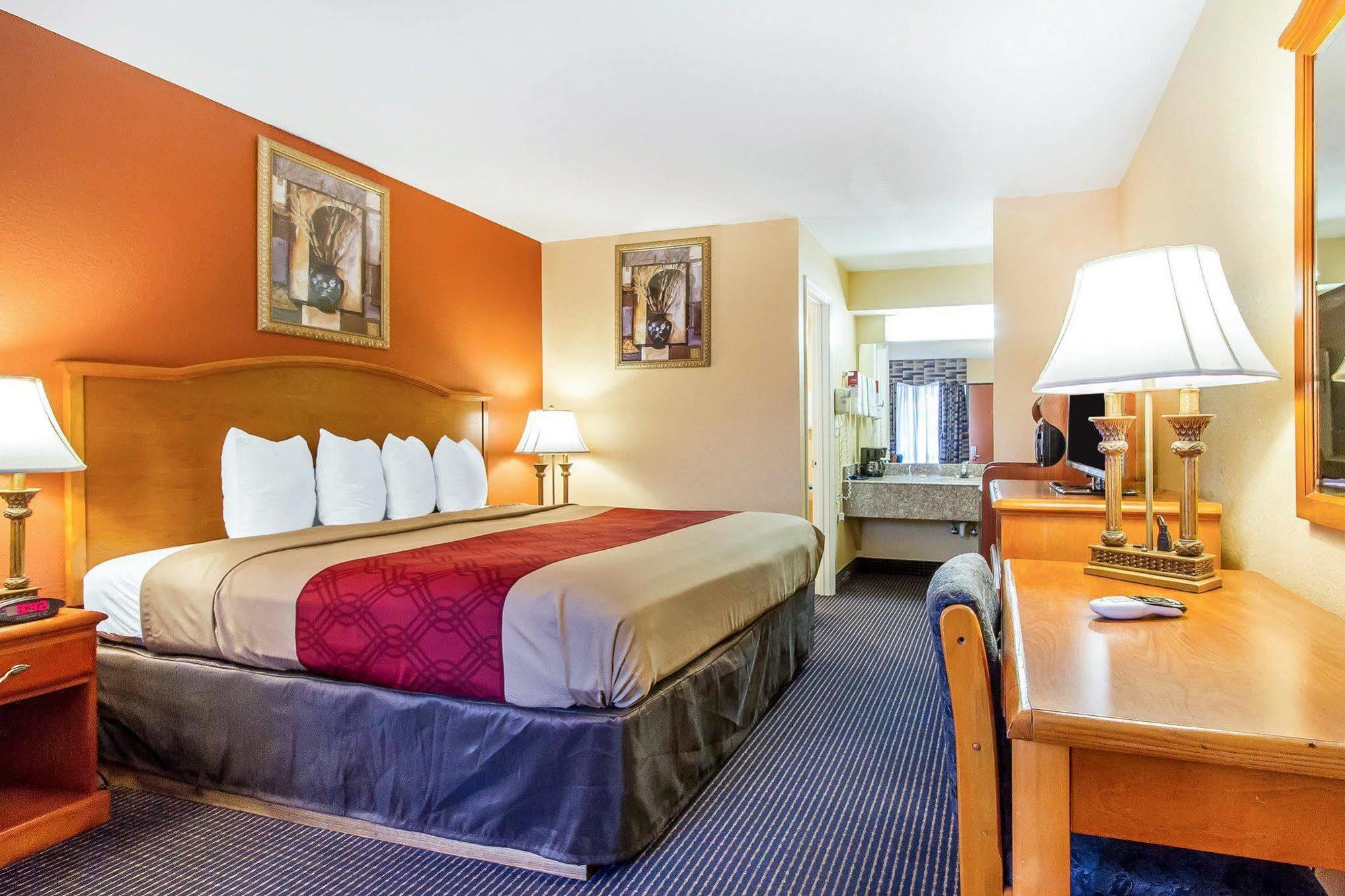 Econo Lodge Inn & Suites Evergreen Buitenkant foto