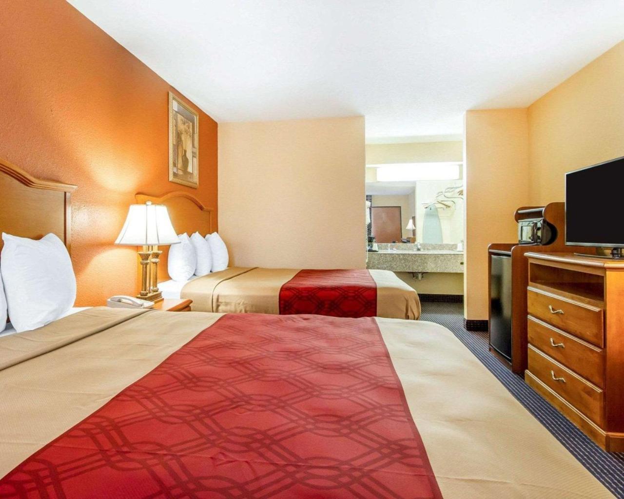 Econo Lodge Inn & Suites Evergreen Buitenkant foto